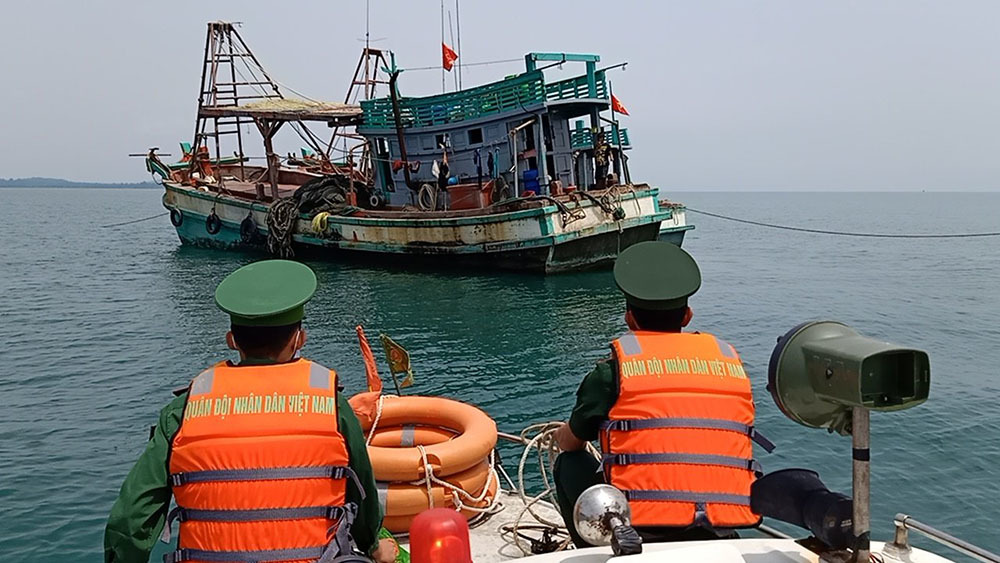 Lực lượng chức năng làm nhiệm vụ kiểm soát trên biển Phú Quốc  - chu-tich-tp-phu-quoc-huy-dong-tong-luc-luong-ngan-nguoi-nhap-canh-trai-phep-1 - Chủ Tịch TP Phú Quốc: Huy Động Tổng Lực Ngăn Người Nhập Cảnh Trái Phép