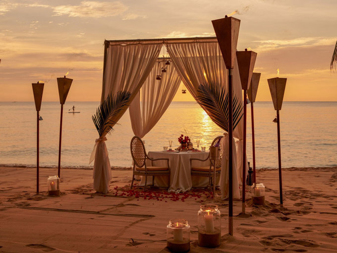 Không gian bữa tối bên bờ biển. Ảnh: Salinda Resort - WikiLand  - phu-quoc-5904-1602667589 - Loạt Ưu Đãi Mới Ở Resort Phú Quốc