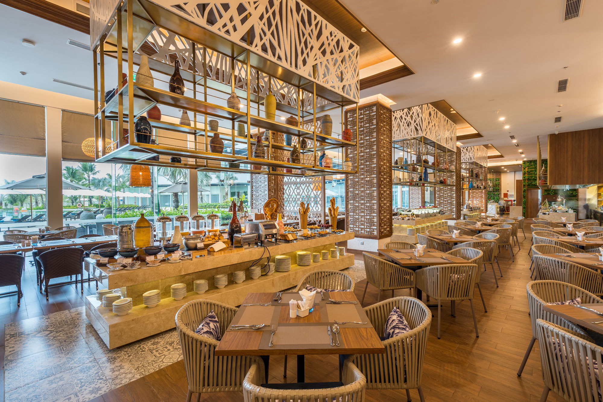 Nhà hàng Essence sang trọng và ấm cúng.  - h2 - Trải Nghiệm Tuyệt Vời Ở Best Western Premier Sonasea Phu Quoc