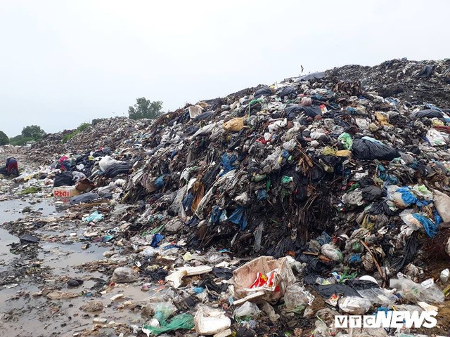 Phận người bới rác tìm tiền ở đảo ngọc Phú Quốc - Ảnh 1. - WikiLand  - photo-1-15270452214802134157767 - Phận Người Bới Rác Tìm Tiền Ở Đảo Ngọc Phú Quốc