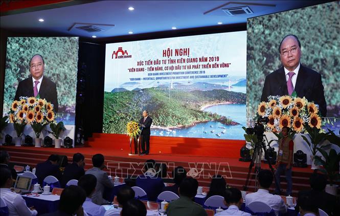 Thủ tướng Nguyễn Xuân Phúc phát biểu tại hội nghị  - thu-tuong-khong-duoc-be-tong-hoa-phu-quoc-1 - Thủ Tướng: Không Được &#8216;Bê Tông Hóa&#8217; Phú Quốc
