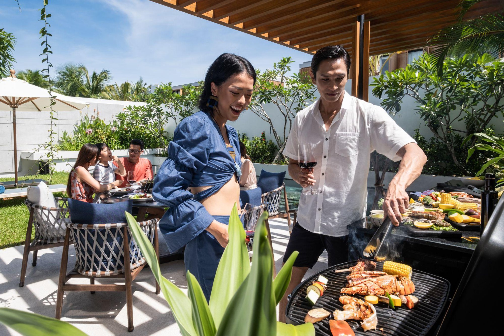Sailing Club Signature Resort Phu Quoc hỗ trợ tổ chức các bữa tiệc BBQ trong khuôn viên biệt thự.   - image013-1667527161016411053608 - Cẩm Nang Chinh Phục Ba Môn Phối Hợp Cự Ly 51,5 km Đầu Tiên Tại Phú Quốc