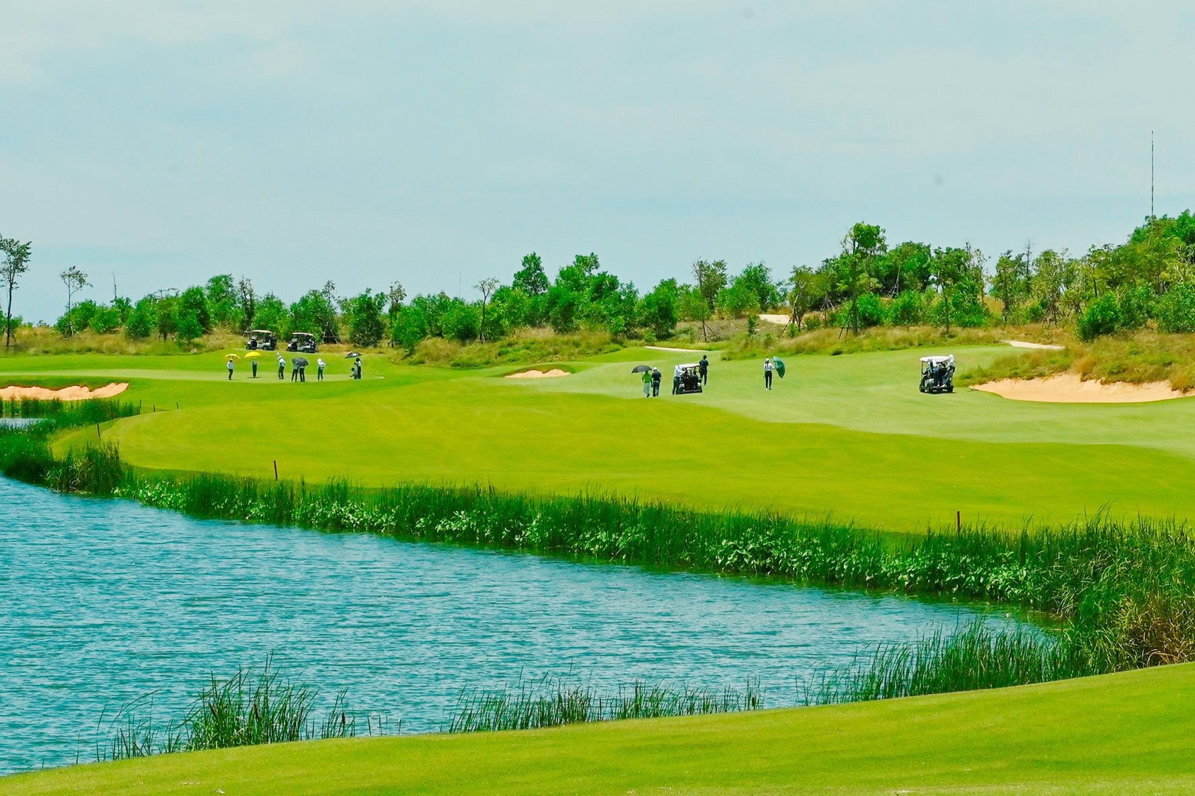Cụm sân golf 36 hố chuẩn PGA độc quyền là một trong 200 tiện ích của đô thị du lịch NovaWorld Phan Thiet.  - pic_2 - Nhận diện bất động sản du lịch tiềm năng
