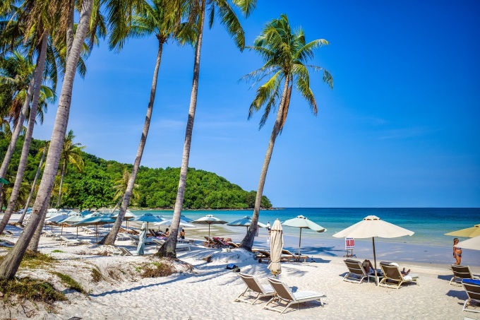 Bãi biển Phú Quốc vắng khách cuối năm. Ảnh: Shutterstock - WikiLand  - shutterstock-1492074758-1641-1-3616-6582-1668155299 - Thời điểm du lịch Phú Quốc đẹp nhất năm