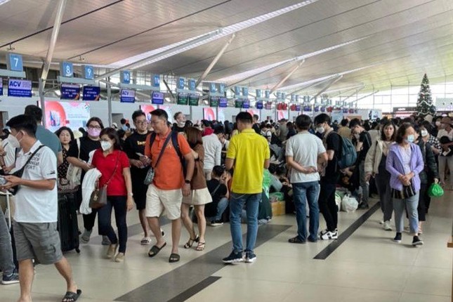 Hàng nghìn khách du lịch đang mắc kẹt ở Phú Quốc - Ảnh 3.  - photo-7-1671363160995739367304 - Hàng nghìn khách du lịch đang mắc kẹt ở Phú Quốc