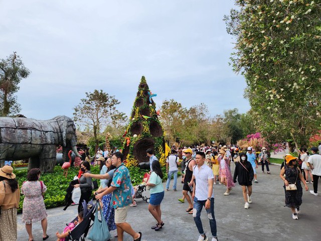 Gần 350.000 lượt khách đến Kiên Giang trong kỳ nghỉ Tết Nguyên đán. - WikiLand  - photo-5-16748270748231721010871 - Phú Quốc &#8216;bội thu&#8217;, Nghệ An &#8216;bỏ túi&#8217; gần 450 tỷ đồng từ du lịch Tết