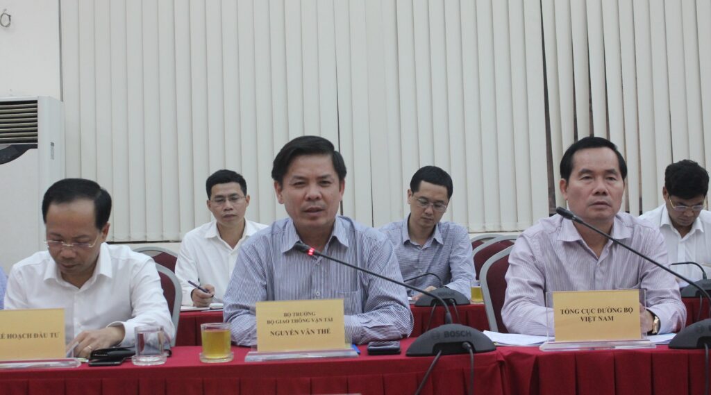 Bộ trưởng Nguyễn Văn Thể phát biểu tại buổi làm việc với lãnh đạo tỉnh Kiên Giang chiều 18-11