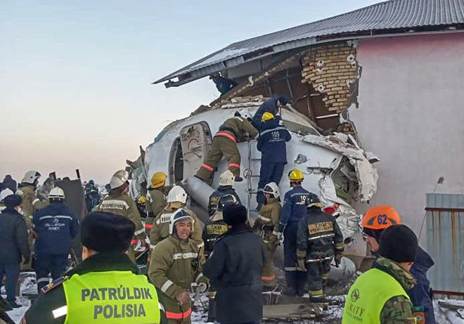 Rơi máy bay ở Kazakhstan: 16 người tử vong và 66 người bị thương  - 272ae2dc23f92657181b97a6cf9725e5 - Rơi máy bay ở Kazakhstan: 16 người tử vong và 66 người bị thương