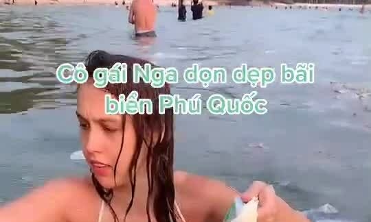Cô gái Nga gây sốt mạng xã hội vì nhặt rác khi tắm biển Phú Quốc