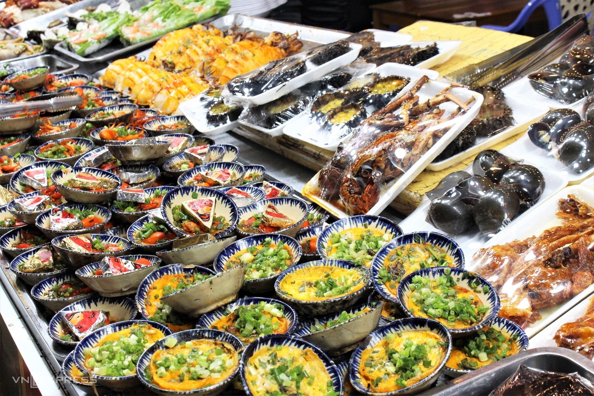 - WikiLand  - cho-dem-phu-quoc-04-jpg-1619505042-1619505261 - Thiên đường ẩm thực trong chợ đêm lớn nhất Phú Quốc