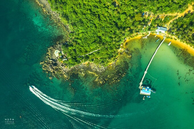 Vẻ đẹp biển đảo Phú Quốc nhìn từ trên cao. Ảnh: Ngô Trần Hải An - WikiLand  - phu-quoc-quy-coc-tu-10-9936-16-8814-2783-1631273960 - Chính phủ đồng ý thí điểm đón khách quốc tế đến Phú Quốc