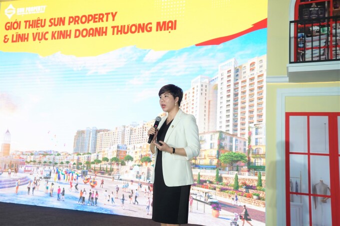 Bà Nguyễn Thị Lan Quyên, Phó Tổng giám đốc Kinh doanh bất động sản thương mại của Sun Property phát biểu tại sự kiện. - WikiLand  - a-nh-2-7462-1637902999 - Sun Property ra mắt lĩnh vực kinh doanh thương mại