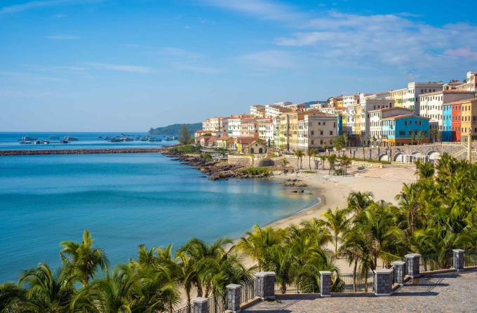 Thị trấn Địa Trung Hải - điểm đến thu hút du khách tại Nam Phú Quốc. Ảnh: Sun Group - WikiLand  - image001-6201-1637834345 - Du lịch Phú Quốc đón cơ hội trong giai đoạn mới ra sao?