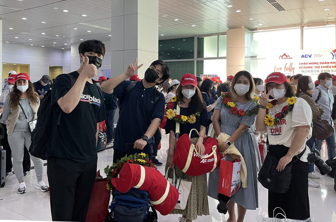Đoàn du khách quốc tế đầu tiên đến Phú Quốc  - khach-hang-quoc-toi-phu-quoc-8675-1637392269 - Đoàn du khách quốc tế đầu tiên đến Phú Quốc
