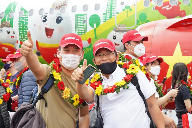 Đoàn du khách quốc tế hộ chiếu vaccine đầu tiên đến Phú Quốc - Ảnh 2. - WikiLand  - photo-2-16374087563001120200301 - Đoàn du khách quốc tế hộ chiếu vaccine đầu tiên đến Phú Quốc