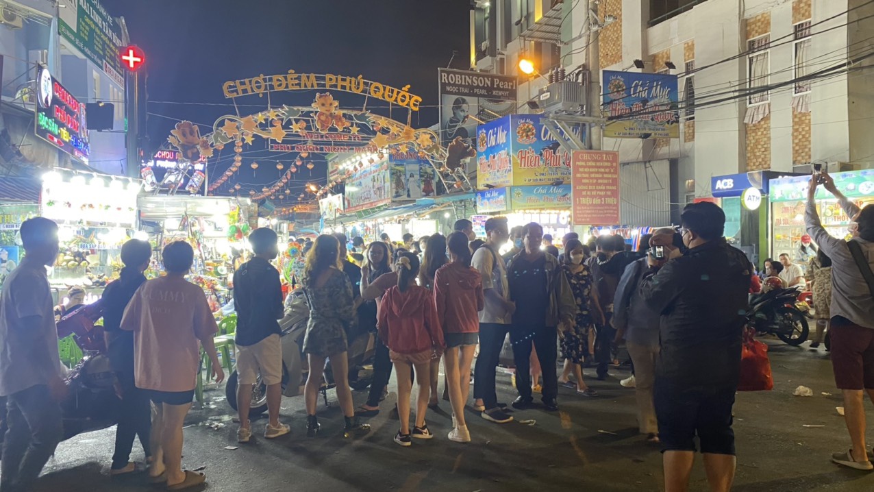 Chợ đêm Phú Quốc đón lượng khách kỷ lục trong dịp Tết Nhâm Dần  - ảnh 1  - cd1-7472 - Chợ đêm Phú Quốc đón lượng khách kỷ lục trong dịp Tết Nhâm Dần