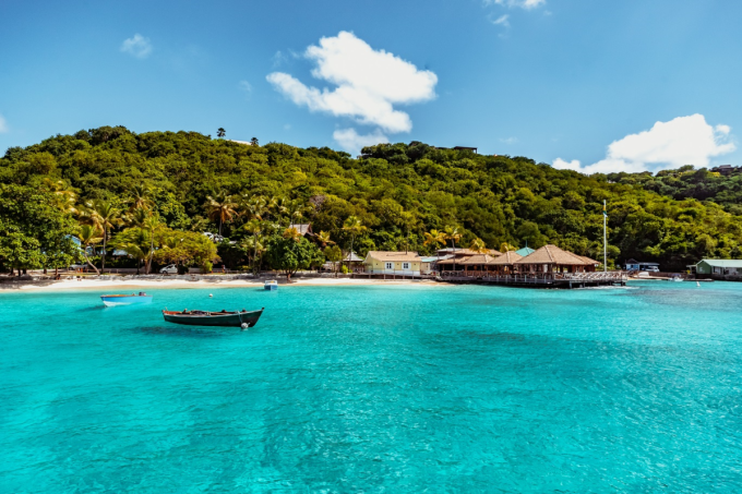 Vẻ đẹp của Mustique, hòn đảo thu hút giới siêu giàu trên thế giới. Cần nguồn ảnh - WikiLand  - image-extractword-0-out-2769-1647426732 - Hon Thom Paradise Island được kỳ vọng trở thành thiên đường du lịch