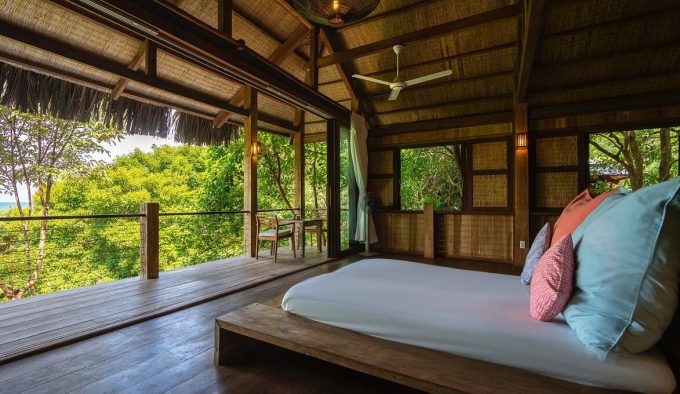 Khu vực thư giãn ngắm cảnh ở bungalow hai tầng riêng biệt. Ảnh: khu nghỉ dưỡng - WikiLand  - mango-bay-phu-quoc-resort-reso-6785-8816-1648953896 - Phú Quốc có resort trong rừng đẹp nhất thế giới