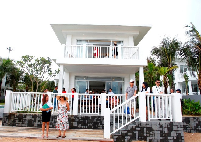 JW Marriott Phu Quoc Emerald Bay - “Khu nghỉ dưỡng mới tốt nhất châu Á” do World Travel Awards bình chọn năm 2017.  - sunpremiervillagekembeachresort1_pabk - Khách Hàng Ruột Của Tập Đoàn Sun Group Được Hưởng Đặc Quyền Kỳ Nghỉ Sang Chảnh