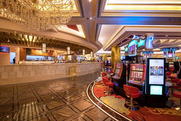 Corona Casino là sòng bài đầu tiên tại Việt Nam mở cửa cho khách Việt trải nghiệm.  - 3-ly-do-nhat-dinh-phai-den-phu-quoc-he-nay-4 - 3 Lý Do Nhất Định Phải Đến Phú Quốc Hè Này