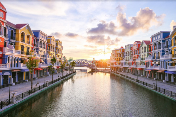 Dòng kênh được mệnh danh như “Venice châu Á” có chiều dài 400m của Venice Grand World  - 4-1 - Check-in Siêu Chất Ở Grand World Phú Quốc